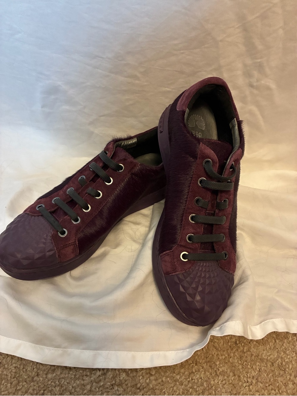 Geox Designed By Patricia Cox Ponyhair Sneakers Size 38 8 Burgundy Shoes